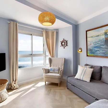 Ocean Side Apartment *